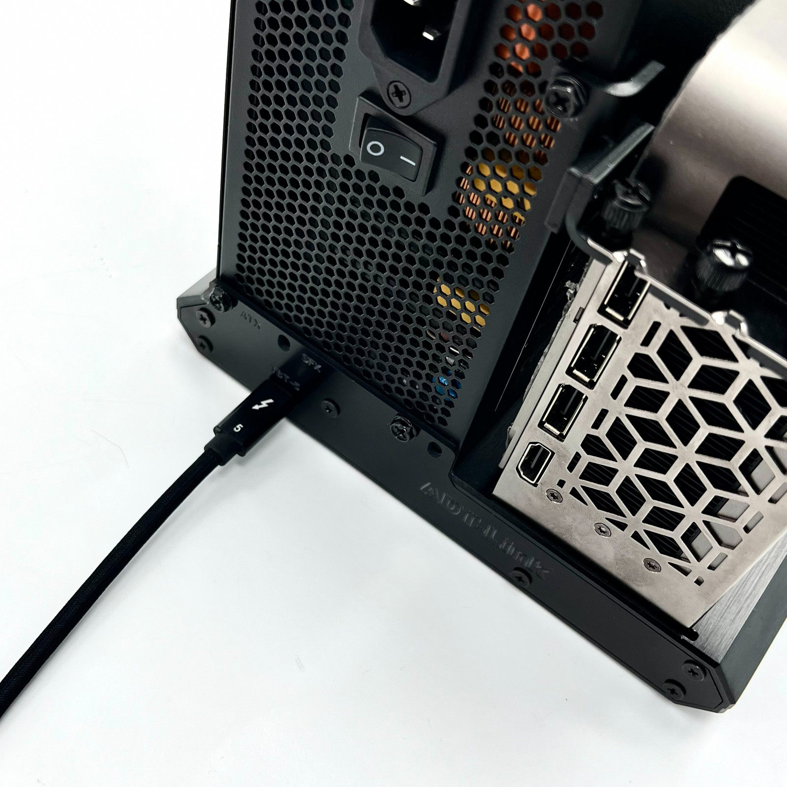 Stacja dokująca ADT Thunderbol – Thunderbolt 4 External Gpu Enclosure recenzja i cena
